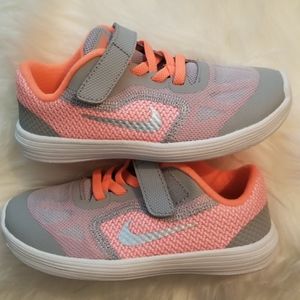 👟 Unique Nike Kids • Size 9C • Never Worn • Pink Grey & White Girls Shoes